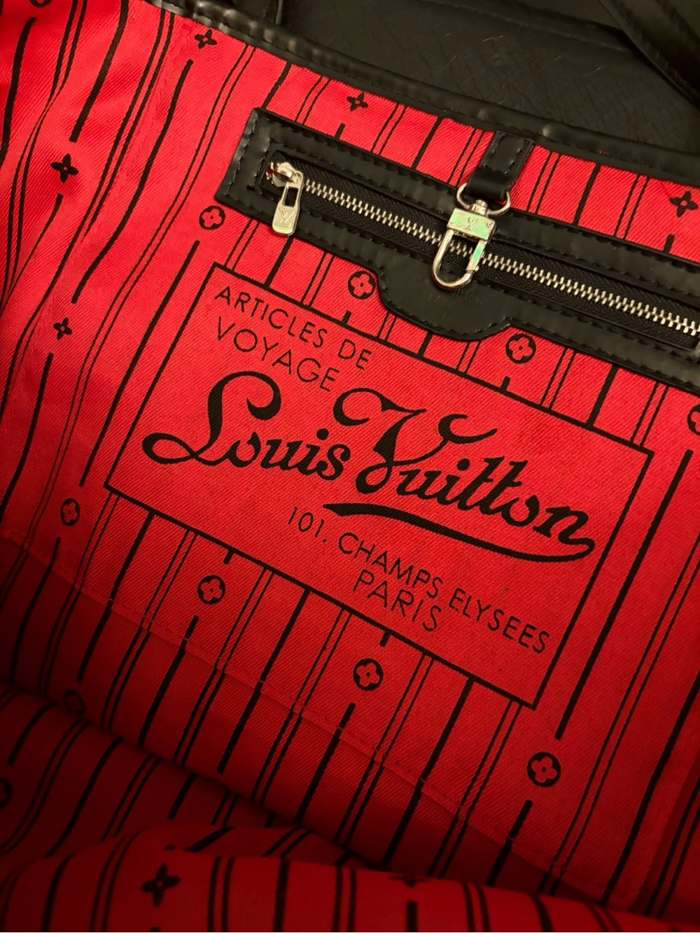 Men Bags Subcategory Identification - Picture 2 of 3